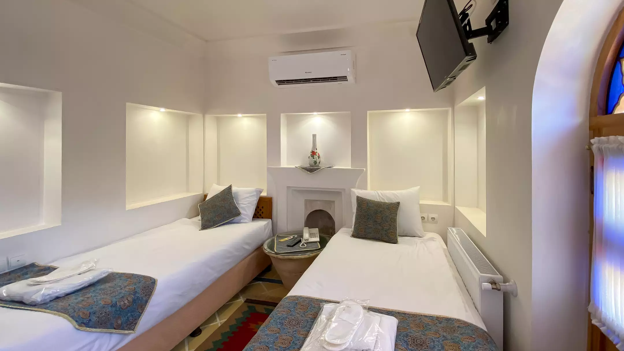 Alibaba https://cdn.alibaba.ir/ostorage/hotel-accommodation-images/6704dc1976f5bf0b3af62fec_26a00e4b-ac88-4dd6-a4d8-1bf46b6bf231_گوهر (2).webp